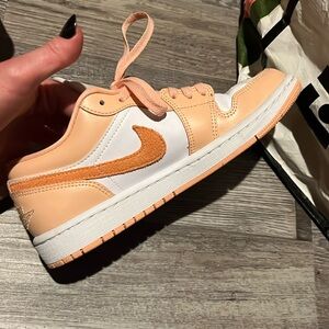 2023 Womens air Jordan 1 low “sunset haze” worn once, size 6.5